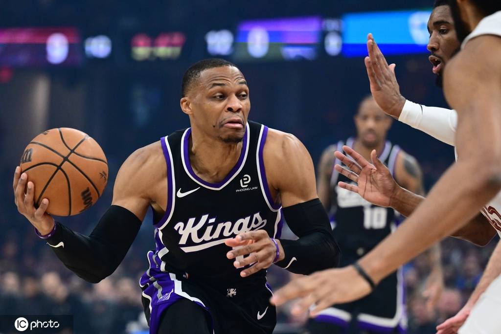 米切尔33+8小萨24+16 莫布利29+13+8骑士力克国王